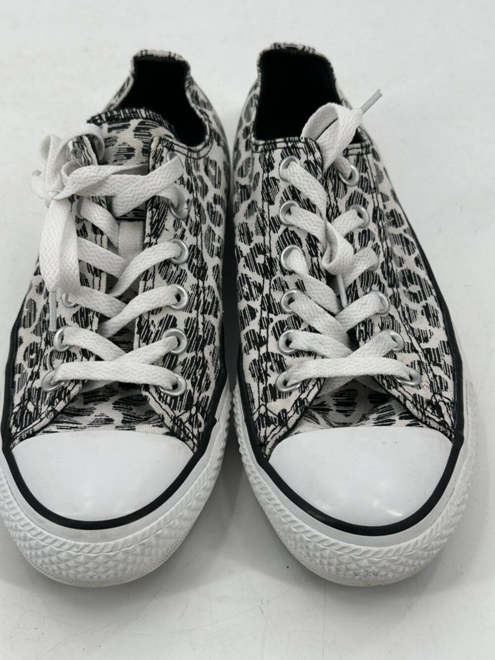 Converse All Star Women's Low Top Canvas White Black Cheetah Sneakers Sz 8
